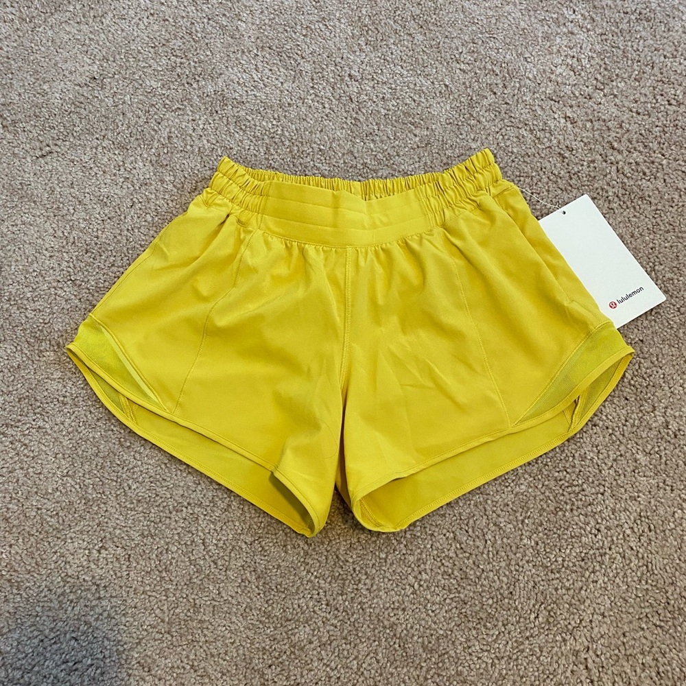 NWT Lululemon Hotty hot soleil size 6 4”